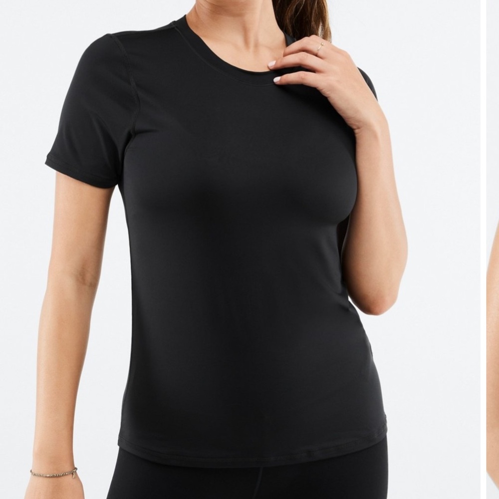 ✨2/$75 ✨ Fabletics Phoenix Lite Short-Sleeve Top